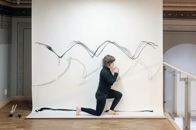 Performance i Kuldiga Art Hall, Letland